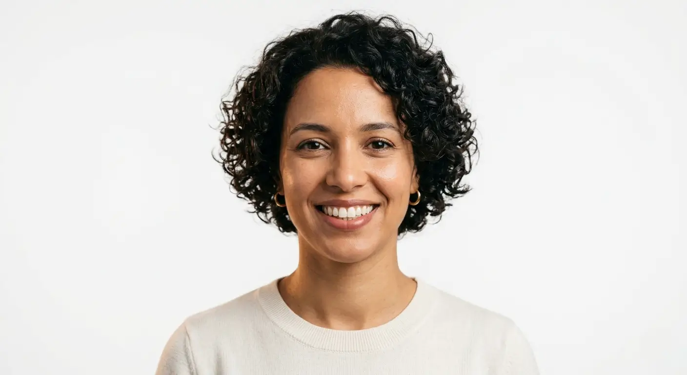 Patiente souriante au Cabinet dentaire Dr Meriem Aboud, Marrakech